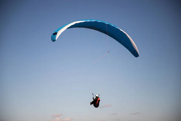 Planeur Parapente Contre Ciel Bleu Volant Adrénaline Concept Liberté — Photo