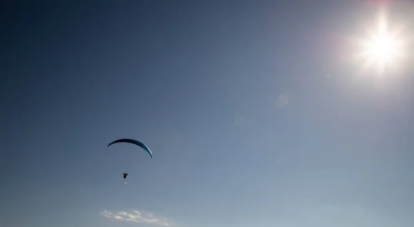 Planeur Parapente Contre Ciel Bleu Volant Adrénaline Concept Liberté — Photo