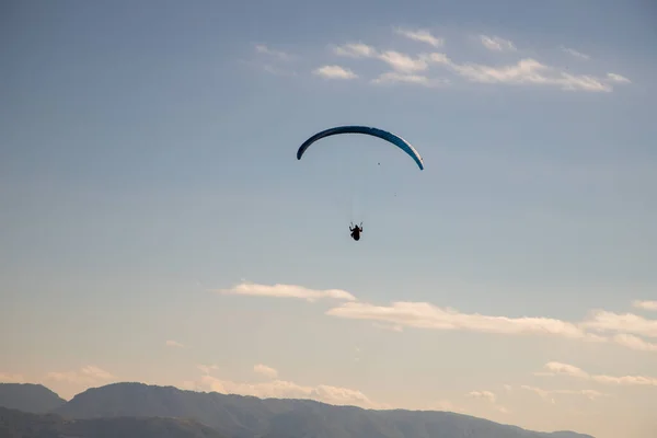 Glider Paragliding Blue Sky Flying Adrenaline Freedom Concept — Stock Photo, Image