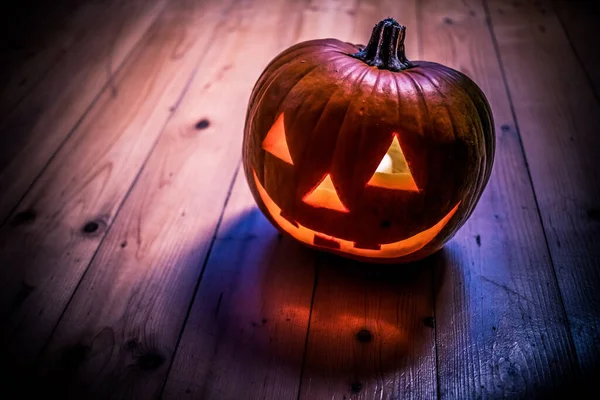 Kísérteties Jack Lanterns Asztalon Ragyog Fantázia Éjszakáján Halloween Háttér — Stock Fotó