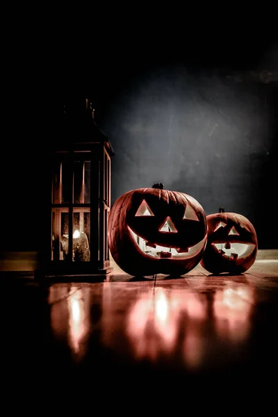 Strašidelný Jack Lanterns Dřevěném Stole Zářící Noci Fantazie Halloween Pozadí — Stock fotografie