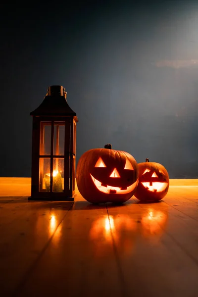 Strašidelný Jack Lanterns Dřevěném Stole Zářící Noci Fantazie Halloween Pozadí — Stock fotografie