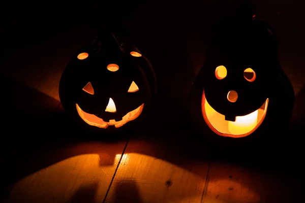 Kísérteties Jack Lanterns Asztalon Ragyog Fantázia Éjszakáján Halloween Háttér — Stock Fotó
