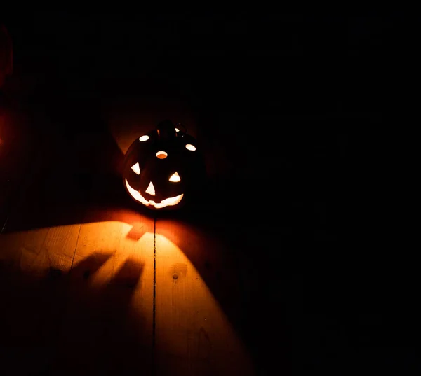 Spooky Jack Lanterns Wooden Table Glowing Fantasy Night Halloween Background — Stock Photo, Image