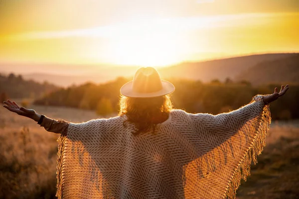 Bela Mulher Retrato Quente Outono Por Sol — Fotografia de Stock