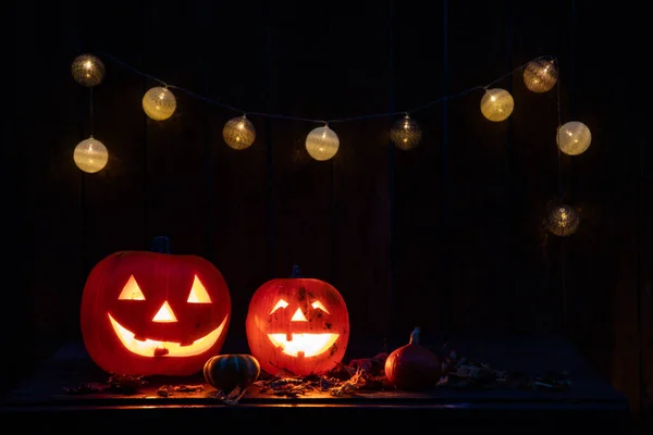 Halloween Jack Lanterns Velas Luces Cuerda Mesa Madera — Foto de Stock