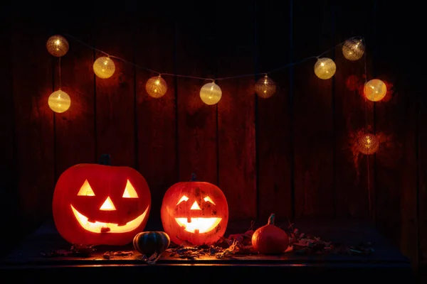 Halloween Jack Lanternas Velas Luzes Corda Mesa Madeira — Fotografia de Stock