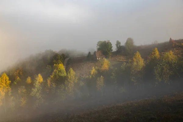 Krásná Mlhavá Podzimní Ranní Krajina Venkově Transylvánie — Stock fotografie