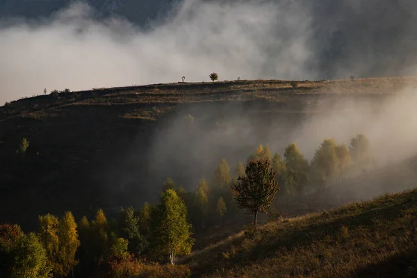 Bellissimo Paesaggio Nebbioso Autunno Mattina Transilvania Rurale — Foto Stock