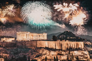 Atina, Akropolis ve Partenon, Attica, Yunanistan üzerine havai fişekler - Yeni Yıl kutlamaları