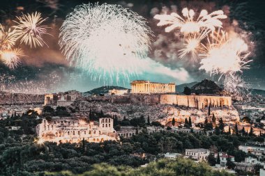 Atina, Akropolis ve Partenon, Attica, Yunanistan üzerine havai fişekler - Yeni Yıl kutlamaları