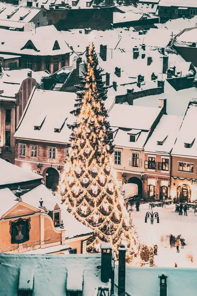 Şehir Merkezindeki Bir Noel Ağacının Üst Görüntüsü — Stok fotoğraf