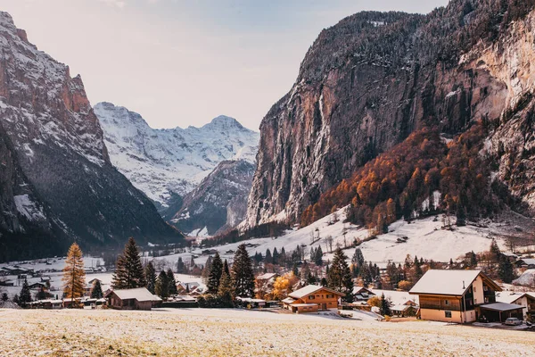 Geweldig Toeristisch Alpine Dorp Winter Lauterbrunnen Zwitserland Europa — Stockfoto