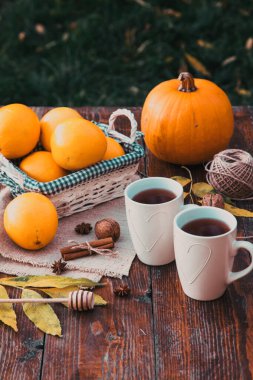 çay limon, bal, portakal, woodenbackground üzerinde yaprak