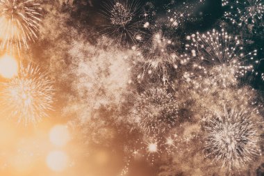 Yeni yılda havai fişekler ve kopyalama alanı - soyut tatil arkaplanı