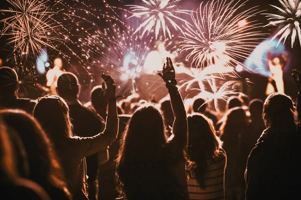 Приветственная Толпа Фейерверк Концепция Празднования Нового Года — стоковое фото