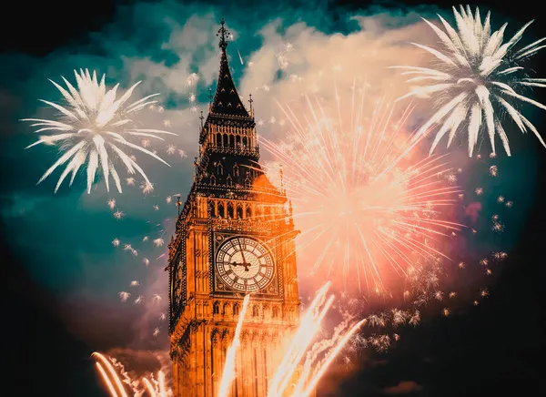 Patlayıcı havai fişek gökyüzüne Big Ben etrafında doldurur. New Year's Eve kutlama arka plan