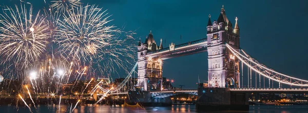 Fuegos Artificiales Sobre Las Celebraciones Año Nuevo Tower Bridge Londres — Foto de Stock