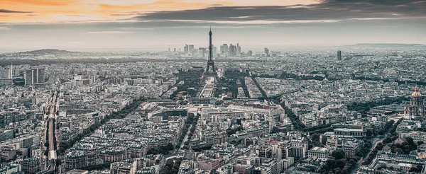 Letecký Pohled Přes Paříž Při Západu Slunce Ikononickou Eiffelskou Věží — Stock fotografie