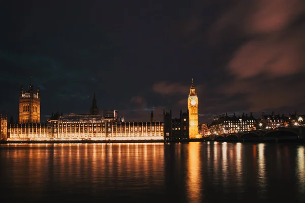伦敦大本营和威斯敏斯特宫的夜晚 — 图库照片