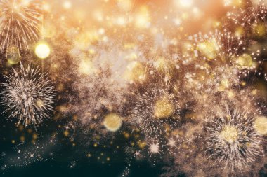 Bokeh ve havai fişekler bayram bayramı ya da yeni yıl arkaplanı