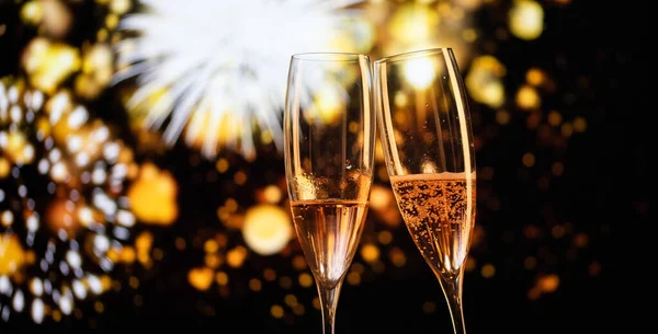 Două Pahare Șampanie Lumină Festivă Anul Nou Fericit — Fotografie, imagine de stoc