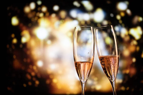 Due Bicchieri Champagne Luce Festiva Felice Anno Nuovo — Foto Stock