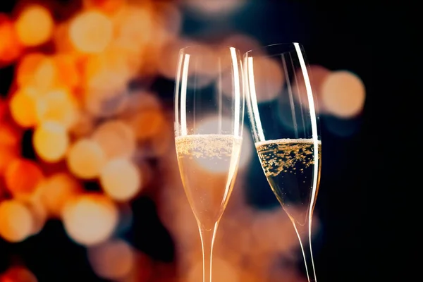 Due Bicchieri Champagne Luce Festiva Felice Anno Nuovo — Foto Stock