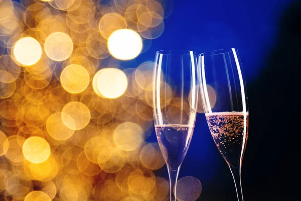Два Келихи Шампанського Святкове Світло Щасливого Нового Року — стокове фото
