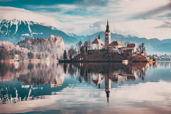 Prachtig Panorama Van Lake Bled Blejsko Jezero Een Mistige Ochtend — Stockfoto