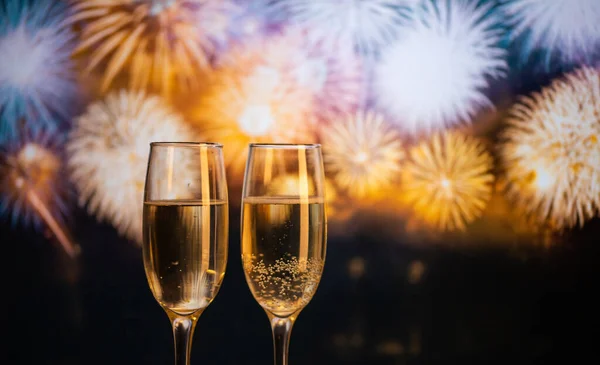 Two Champagne Glasses Fireworks New Year Eve Celebration — Fotografia de Stock