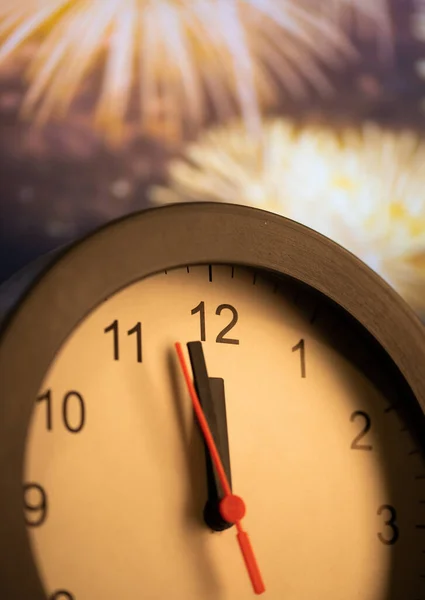 Reloj Medianoche Fuegos Artificiales Celebración Año Nuevo —  Fotos de Stock