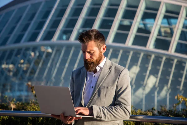 Handsome Businessman Laptop City — Stockfoto