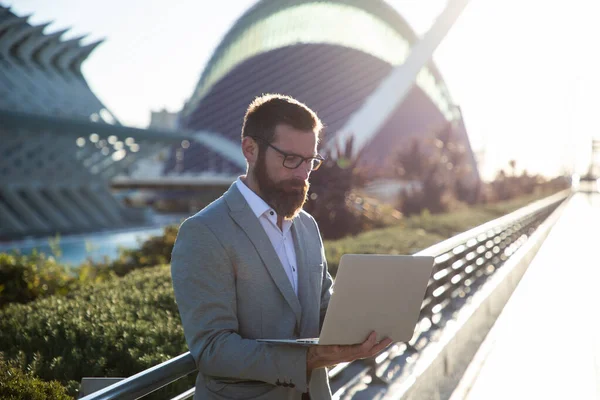 Handsome Businessman Laptop City — Stockfoto