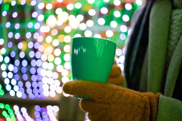 Woman Drinking Mulled Wine Hot Tea Christmas Market — стокове фото