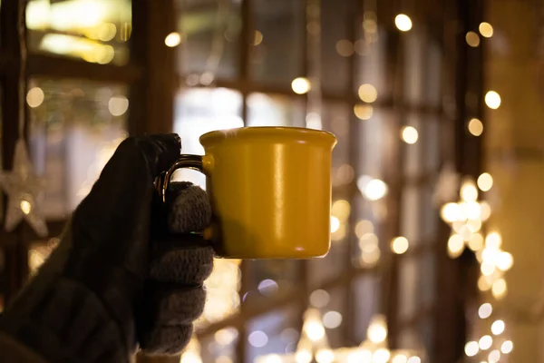 Woman Drinking Mulled Wine Hot Tea Christmas Market — kuvapankkivalokuva
