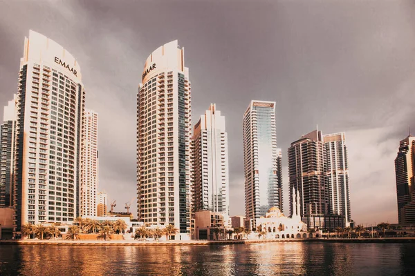 Dubai Uae February 2018 Вид Сучасних Хмарочосів Сяють Світлі Сходу — стокове фото