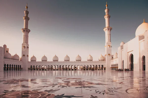 Большая Мечеть Шейха Зайеда Абу Даби Оаэ — стоковое фото