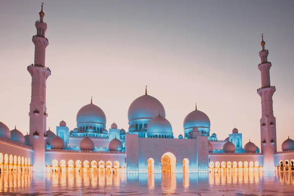 Шейх Заид Большая Мечеть Сумерках Абу Даби Оаэ — стоковое фото