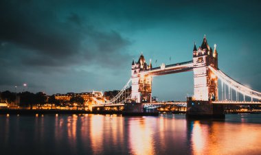 night shot of Tower Bridge in London