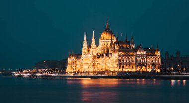 night shot of Parliament building in Budapest  Hungary