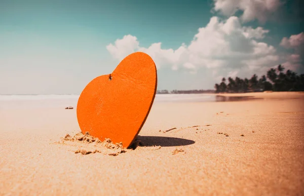 Corazón Rojo Arena Junto Mar Feliz Velentines — Foto de Stock