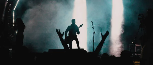 Foule Concert Silhouettes Dans Les Lumières Scène — Photo