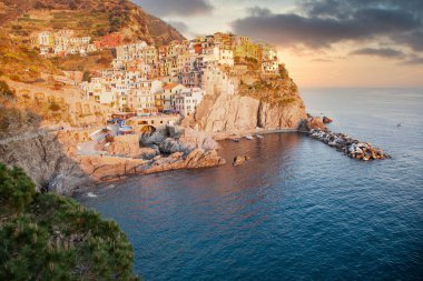 İtalya 'nın Liguria bölgesindeki Cinque Terre Ulusal Parkı' nda bulunan pitoresk bir kasaba.