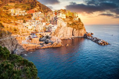 İtalya 'nın Liguria bölgesindeki Cinque Terre Ulusal Parkı' nda bulunan pitoresk bir kasaba.