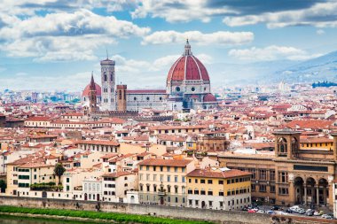 Piazzale Michelangelo Firenze İtalya 'dan Santa Maria del Fiore Katedrali (Duomo) ile Floransa üzerinde manzara - panorama