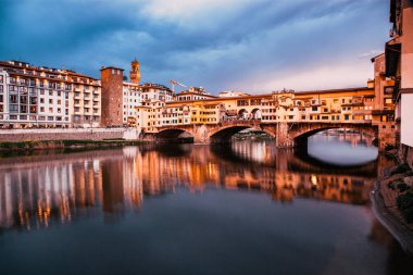 Ponte Vecchio Floransa 'da muhteşem bir gün batımı