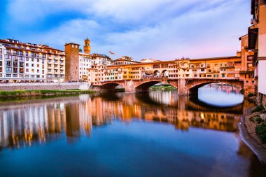 Ponte Vecchio Floransa 'da muhteşem bir gün batımı
