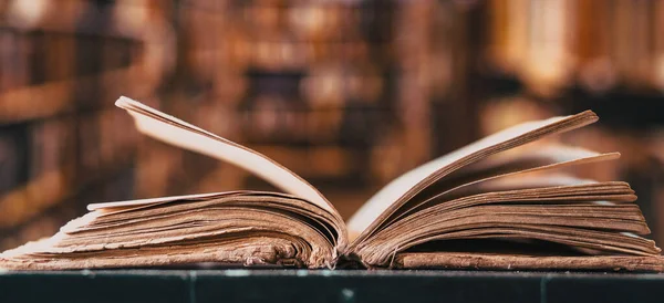 Old Open Book Library — Stock Photo, Image