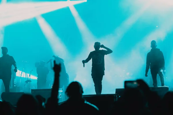 Multidão Concerto Silhuetas Luzes Palco — Fotografia de Stock